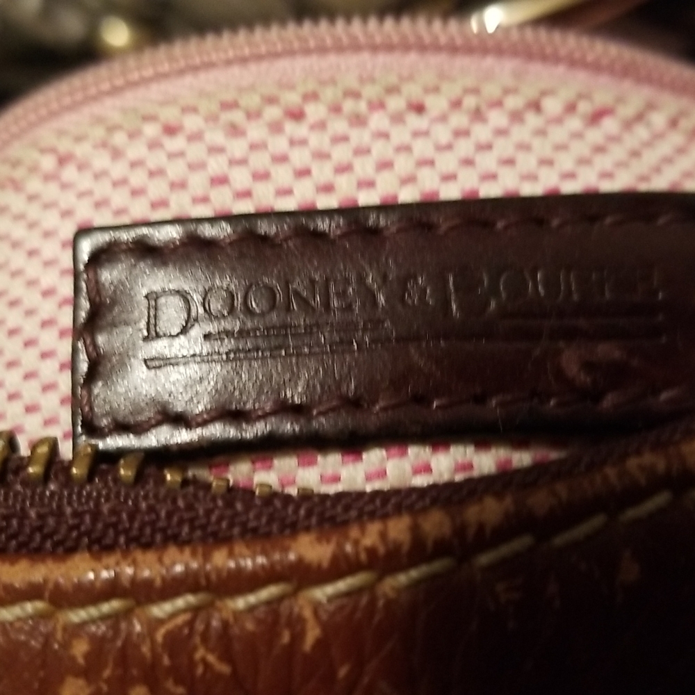 Brown  brown  leather shoulder bag.  Dooney  and Bourke. - Picture 9 of 9
